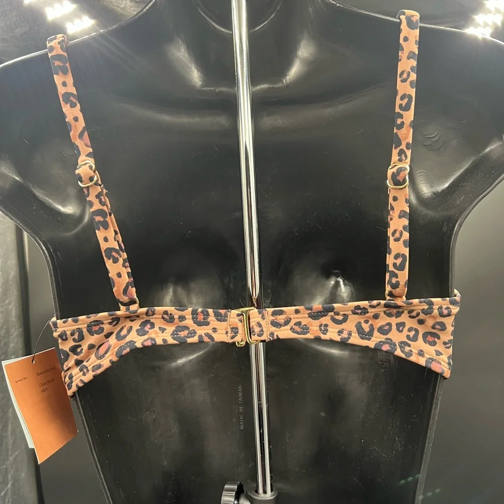 Shade and Shore cheetah swim top. Size‎ L. Adjustable straps and back clasp
